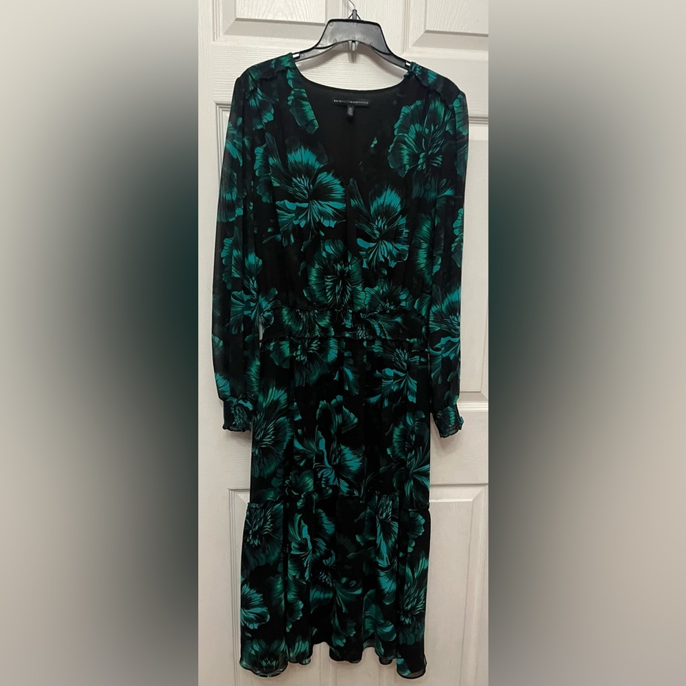 White House Black Market size 14